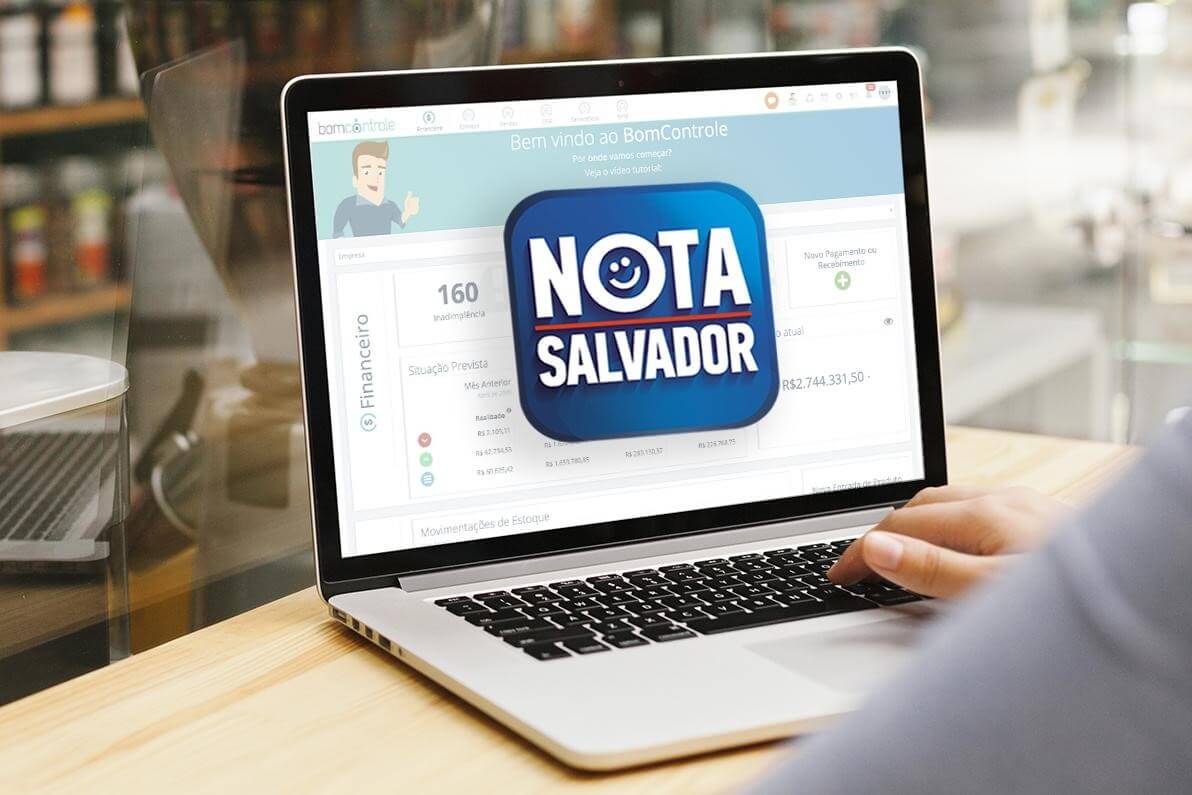 Tela de notebook ilustra como emitir nota fiscal em Salvador